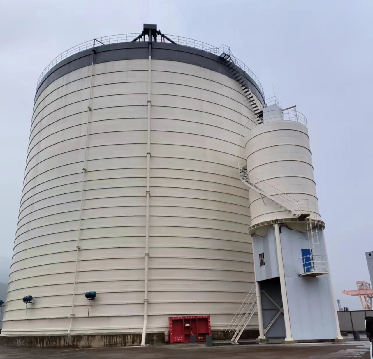 陈巴尔虎10万吨水泥钢板库